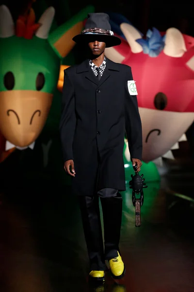 Look 15